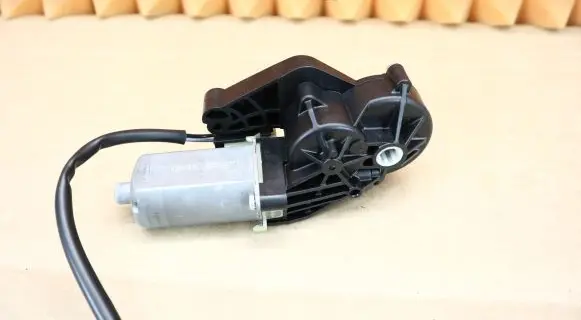 Mercedes-Benz C W204 Seat adjustment motor 0390203367