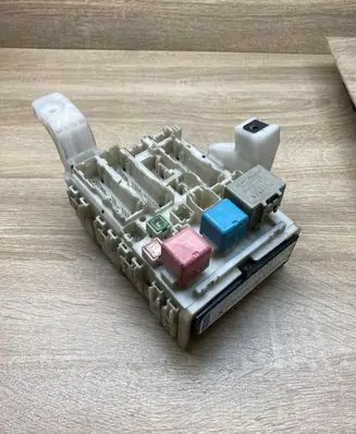 Toyota Prius (XW20) Fuse module 8273047290 701245770