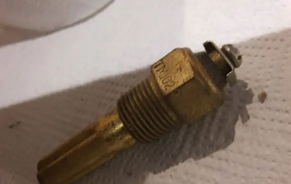 GAZ 24-10 Coolant temperature sensor TM102
