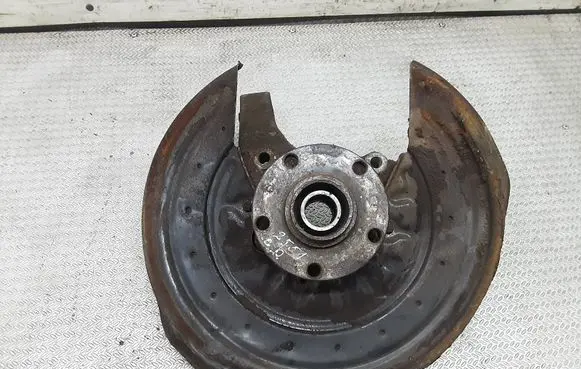 Rear wheel hub spindle/knuckle