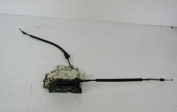 Volkswagen PASSAT B5.5 Front door lock 