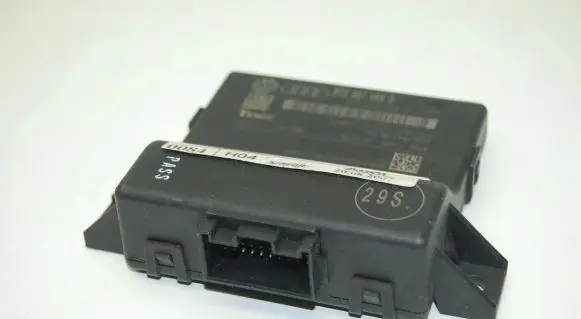Audi A5 8T 8F Gateway control module 8T0907468D