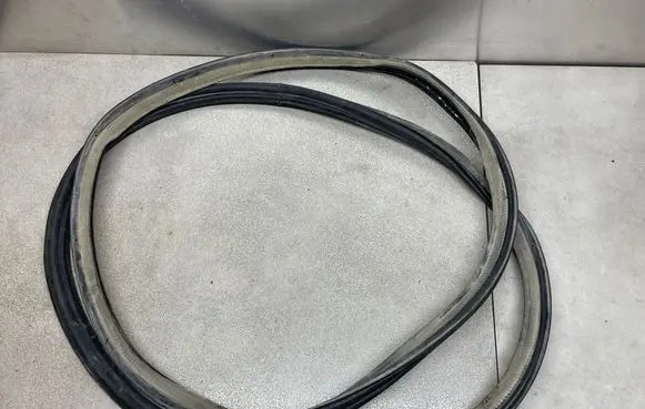 Opel Insignia B Trunk rubber seal (body) 