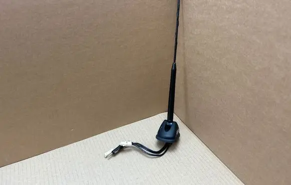 Mitsubishi L200 Aerial GPS antenna 