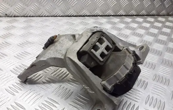 Nissan Qashqai Engine mount vacuum valve 