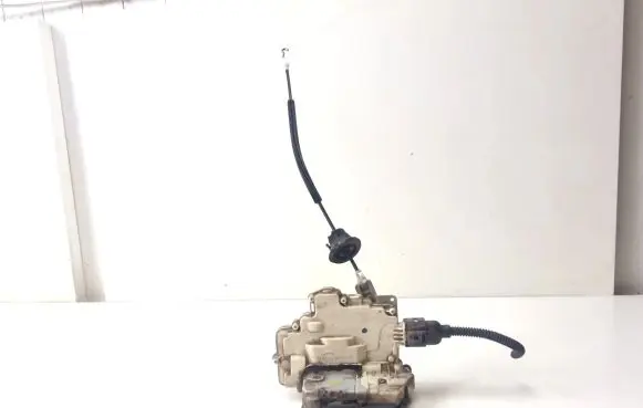 Audi A8 S8 D3 4E Front door lock 4F1837016