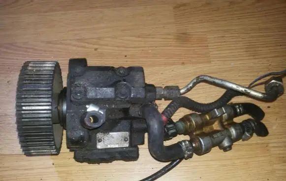 Alfa Romeo 156 Fuel injection high pressure pump 0445010006