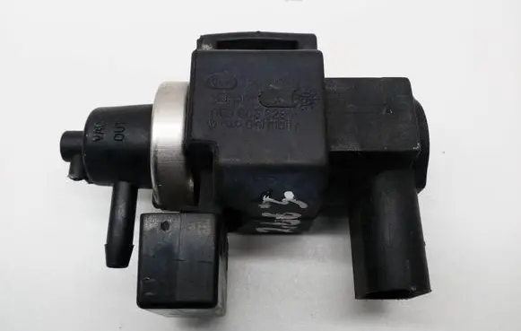 Audi A4 S4 B7 8E 8H Turbo solenoid valve 059906629A 4E0906628