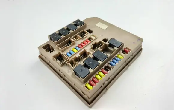 Renault Clio III Fuse module 674660A