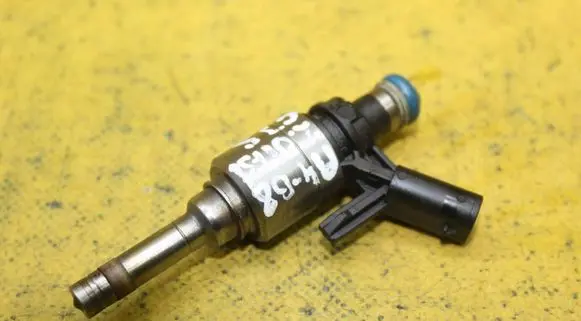 Audi A4 S4 B8 8K Fuel injector