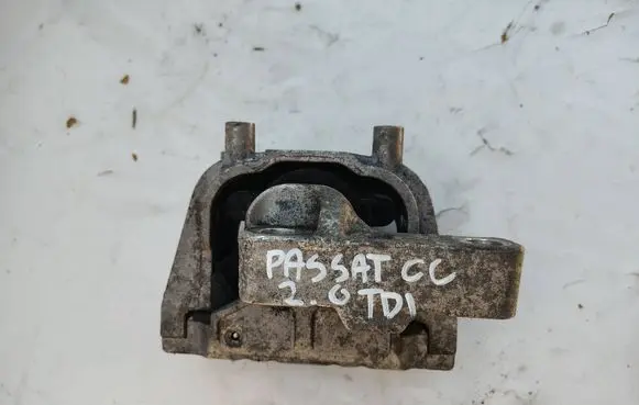 Volkswagen PASSAT CC Engine mount bracket 1K0199262