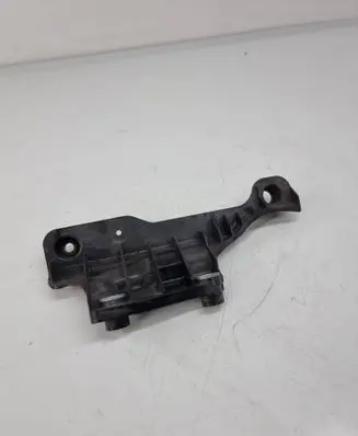 Jaguar F-Pace Intercooler pipe mounting bracket M8A26K767AB