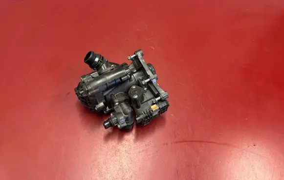 BMW X1 F48 F49 Thermostat/thermostat housing 8631943