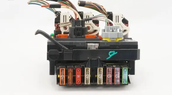 Peugeot 308 BSM Control unit 9807028780