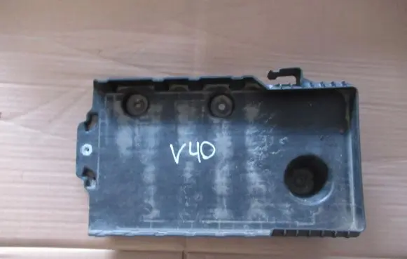 Volvo V40 Battery tray 31301934