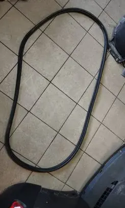Trunk rubber seal (body)