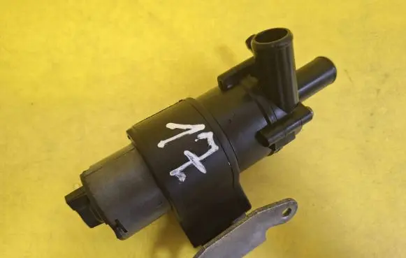 Mercedes-Benz E AMG W210 Electric auxiliary coolant/water pump 0018353564