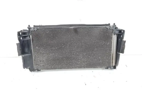 Toyota Prius (XW50) Radiator set 4221356021 1659437010 1659337030