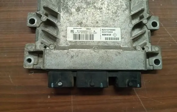 Renault Twingo II Engine control unit/module 8201076690 8200700695 S120200117A
