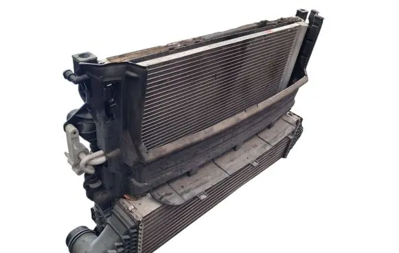 Volvo V40 Radiator set 31293689 DZ895001