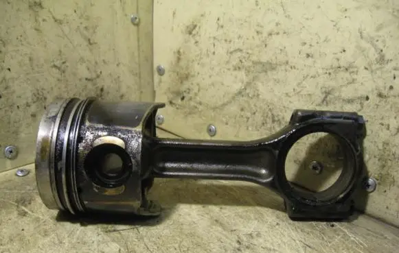 Renault Laguna I Piston with connecting rod