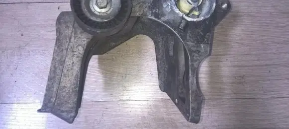 Ford Ka Engine mounting bracket 4s6q10k018aa 4s6q-10k018-aa