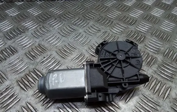 Nissan Qashqai+2 Front door window regulator motor 402032E