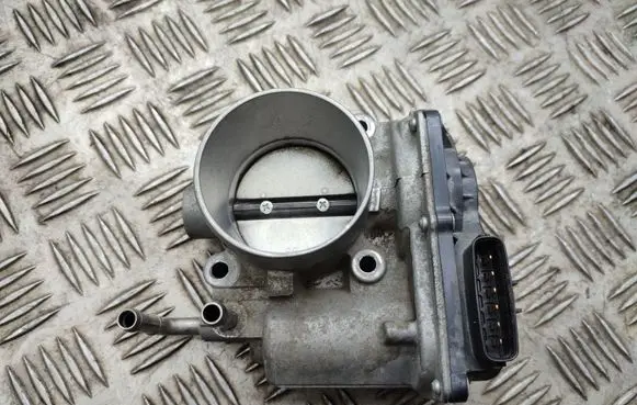 Toyota RAV 4 (XA40) Throttle valve 2203036020