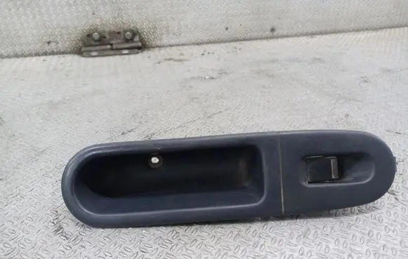 Honda HR-V Electric window control switch 83520S2HG000