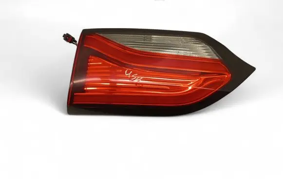 Chrysler Pacifica Tailgate rear/tail lights P68228940AE