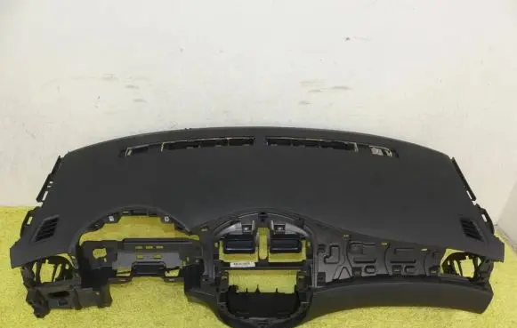 Nissan Pulsar Dashboard trim 68200ZL0A