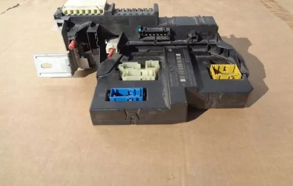 Mercedes-Benz C W204 SAM control unit A2045452069 2045452069
