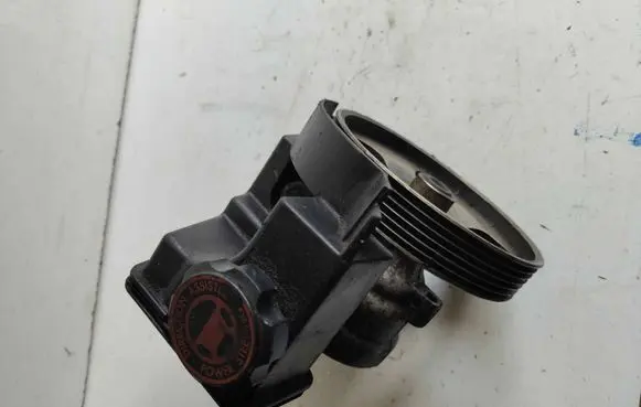 Peugeot 206 Power steering pump 9636868880
