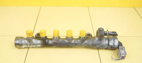 Mazda 6 Fuel line pipe SH01