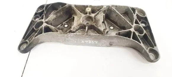 BMW 5 GT F07 Engine mounting bracket 678122203 2231678122203