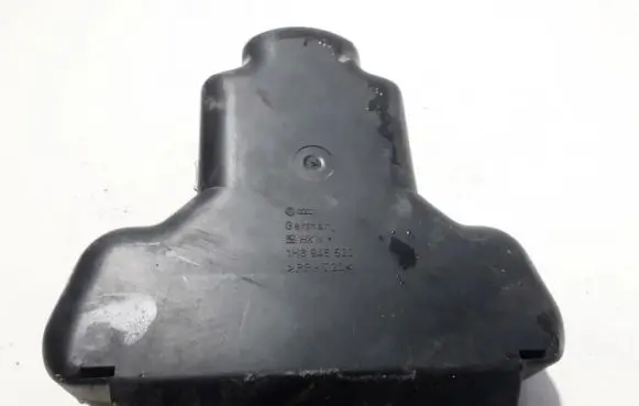 Volkswagen Golf III Tail light bulb cover holder 1H6945520