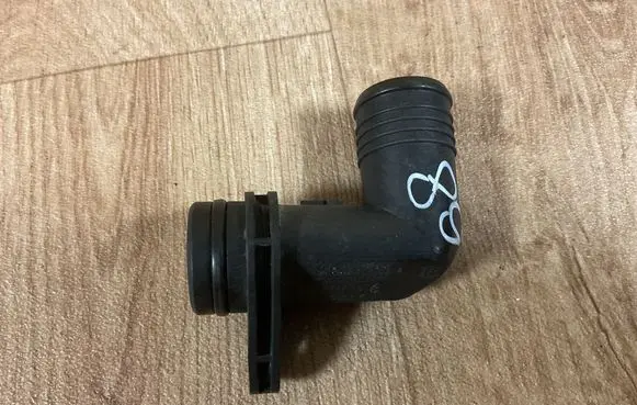 Engine coolant pipe/hose
