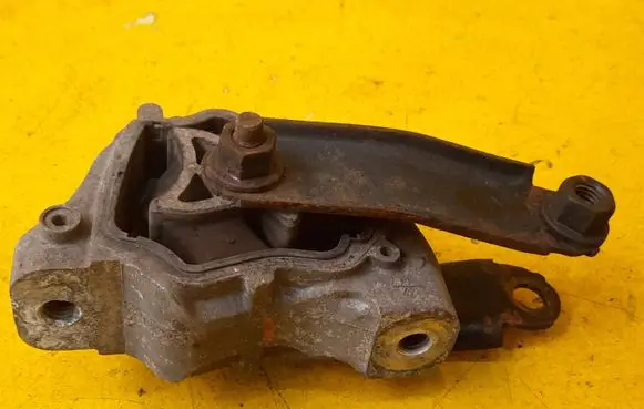 Volvo XC60 Engine mount bracket GG92 6P082 AB