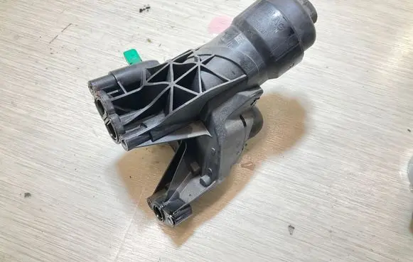 Audi Q5 SQ5 Oil filter mounting bracket 03L117021A 03N115389N