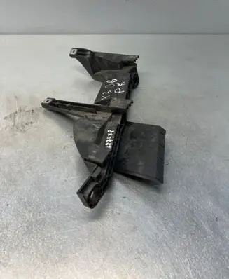 Headlight/headlamp mounting bracket