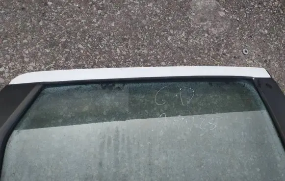 Nissan Qashqai Rear door window glass as2