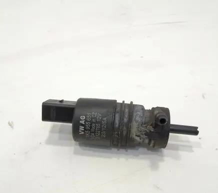 Volkswagen PASSAT B7 Windscreen/windshield washer pump 1K5955651