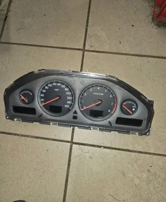 Speedometer (instrument cluster)