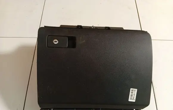 Volkswagen PASSAT B6 Glove box 3C1857114