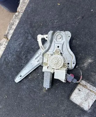 Toyota Avensis T250 Rear door window regulator with motor 992046100 0130822032