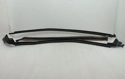 McLaren 765LT Spider Rubber seal front coupe door window 13A6535CP