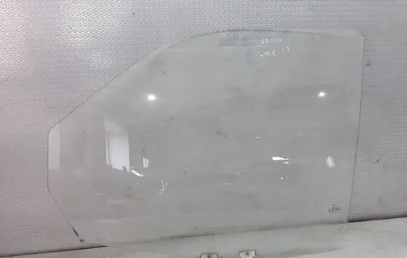 Mercedes-Benz Vito Viano W638 Front door window/glass (coupe) 