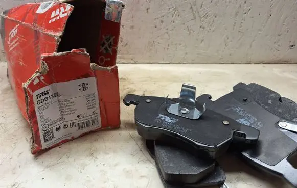Vauxhall Zafira B Brake pads (front) GDB1350 90544001