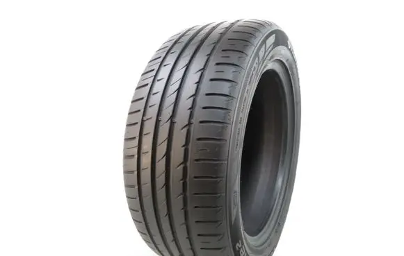 Volkswagen Golf V R16 summer tire 
