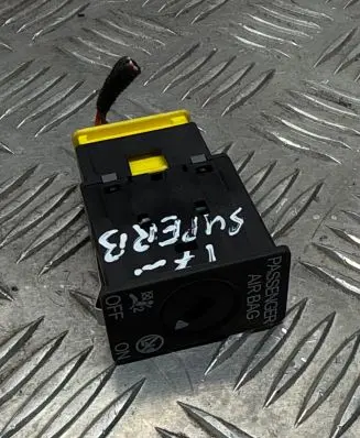 Passenger airbag on/off switch